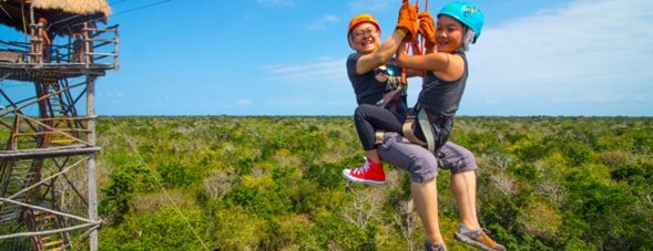 Madre e hijo en tirolesa